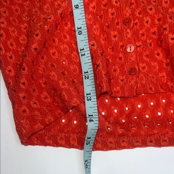 Women’s H&M Red Eyelet Button-Front Crop Top Size M - Picture 6 of 6